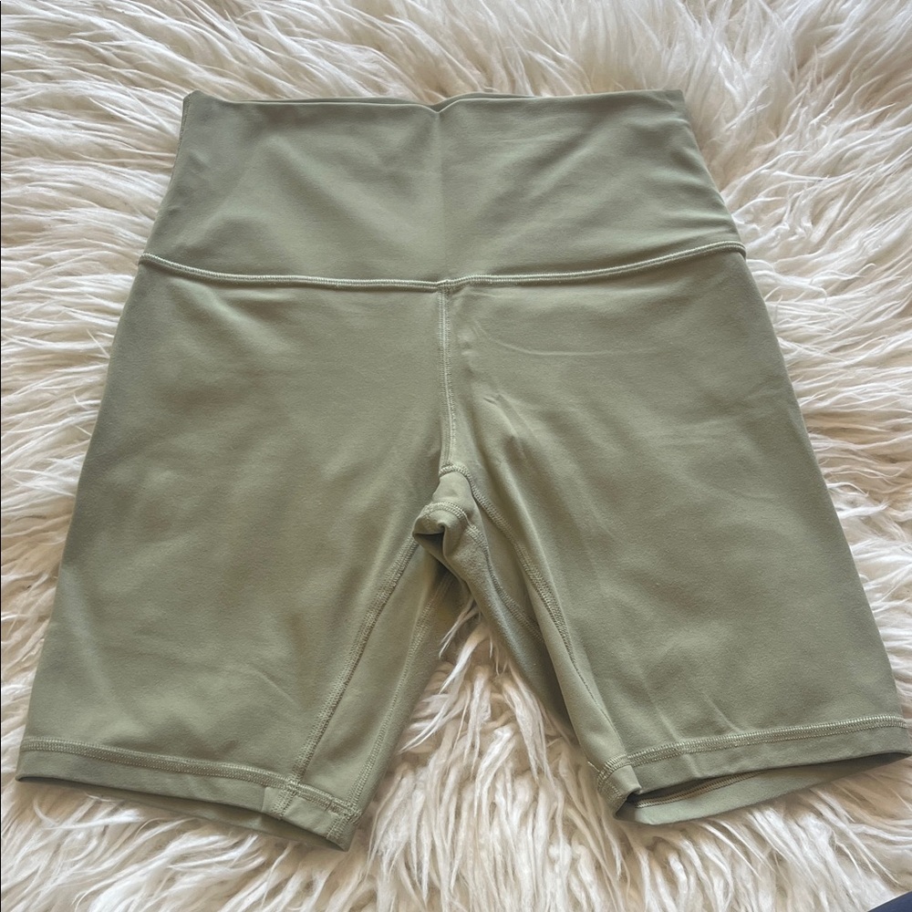 Lululemon Women’s Sage Green Bike Shorts Size 6